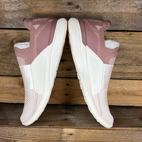 Athletic_Shoes